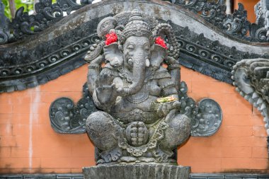 Ganesh heykel bir tapınak Bali içinde