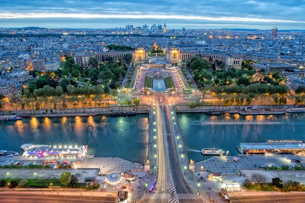 Paris nattvisning från tour eiffel — Stockfoto