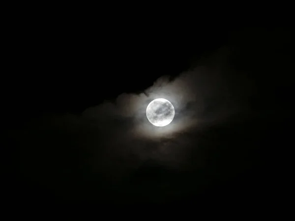 Luna Llena Sobre Fondo Negro — Foto de Stock