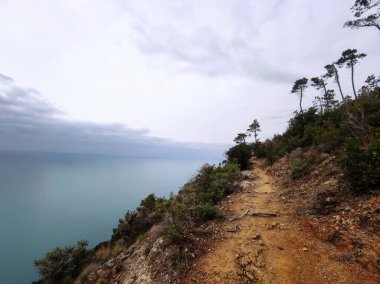 Cinque Terre Monterrosso Vernazaa patika yürüyüşü