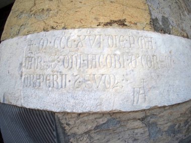 Cenova Saint Stephen Santo Stefano Kilisesi Tarihi eser Latince yazılar ve dekorasyonlar