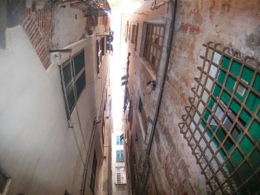 Genova tarihi sarayı ve eski kasaba manzaralı binalar