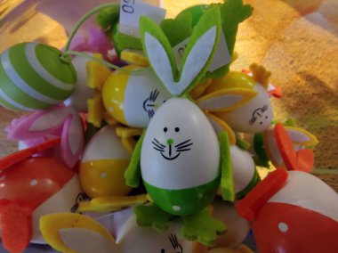 Tavşanlı Paskalya yumurtası ve dekorasyon ayrıntıları