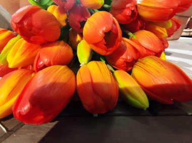 Paskalya laleleri ve dekorasyon ayrıntıları