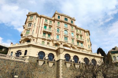 Corso Italia tarihi saray binası Cenova İtalya 'da deniz kıyısında.