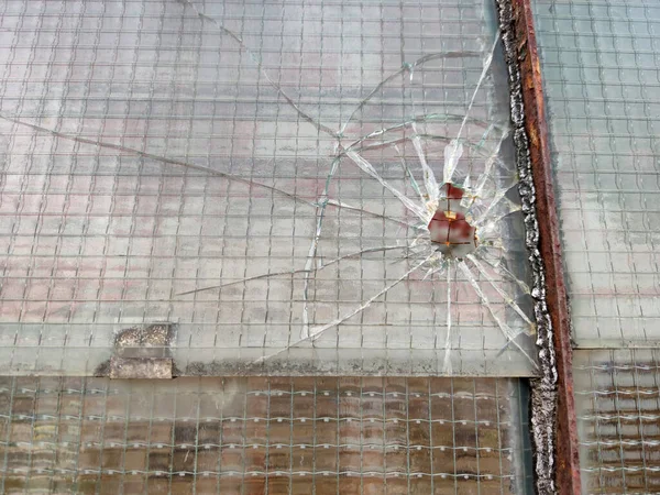 Verklig Pistol Kula Krossat Fönster Glas — Stockfoto