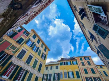 Varazze 'nin belediye binası. Liguria İtalya' da deniz kenarında eski bir köy.