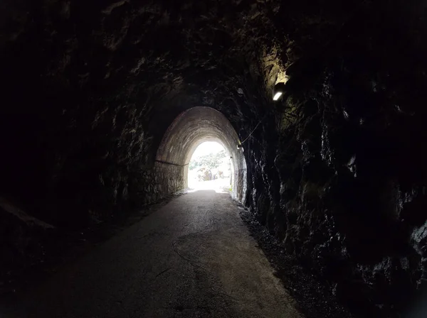 Gammel Jernbane Forladt Tunnel Mellem Varazze Cogoleto Liguria Italien Forvandlet - Stock-foto