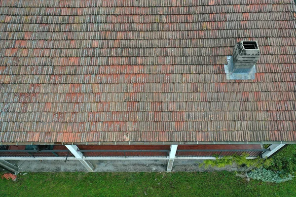 Italienische Ziegel Dachschornstein Detail Antenne Drohne Ansicht — Stockfoto