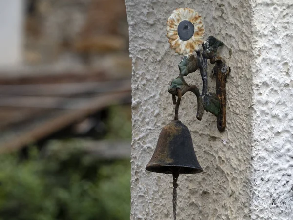 Rezavé Dveře Zvonek Zavřít Detail — Stock fotografie
