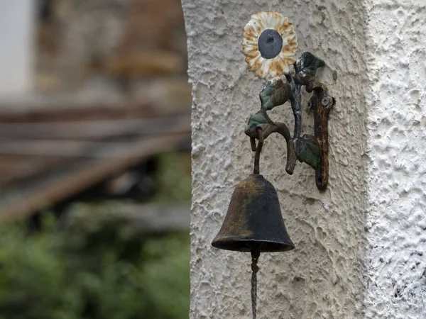 Rostig Dörr Klocka Närbild Detalj — Stockfoto