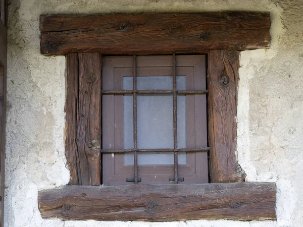 Old Wood Cabin House Window — Stock Photo, Image
