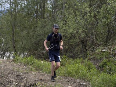 CANTALUPO LIGURE, ITALY - 15 Mayıs 2021 - 72 kilometreden fazla maraton koşan Stone Door Porte di Pietra deneme sürümü