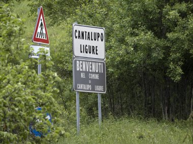 CANTALUPO LIGURE, ITALY - 15 Mayıs 2021 - 72 kilometreden fazla maraton koşan Stone Door Porte di Pietra deneme sürümü