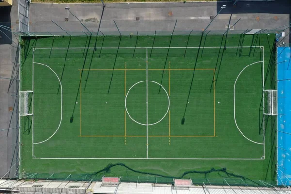 Campo Fútbol Entre Casas Vista Aérea —  Fotos de Stock