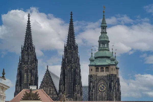 布拉格穹顶种姓圣徒维他斯教堂全景 — 图库照片