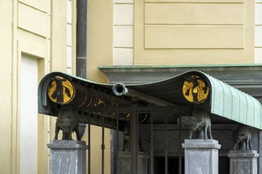 Prag kubbesi kast binası detaylarını kapatın.