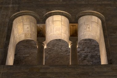 Aziz George Bazilikası Prag Kalesi manzaralı.