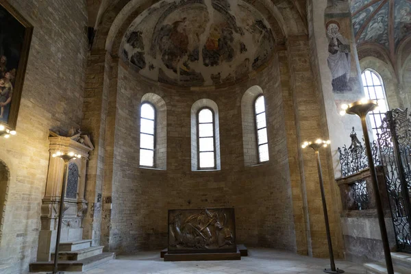 Святая Базилика Джорджа Внутреннего Вида Пражского Замка — стоковое фото