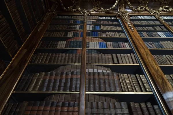 Livros Antigos Detalhe Biblioteca — Fotografia de Stock