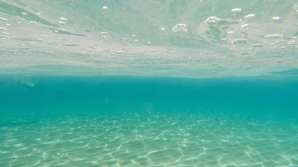 Fondo Arena Bajo Agua Mientras Bucea Laguna Turquesa —  Fotos de Stock