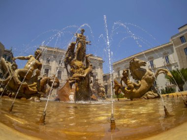 arşivleme yeri çeşme syracuse ortigia italy