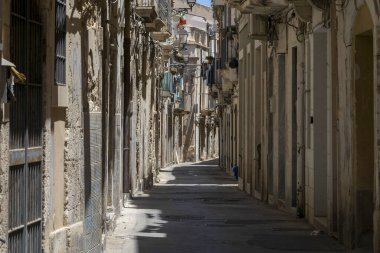 Ortigia Syracuse eski kasaba küçük şehir sokaklarını ayırıyor