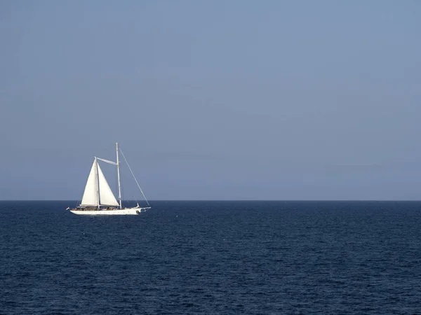 Old Ship Vessel Blue Sea Background — Stock Photo, Image