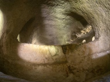 Palazzolo Acreide Latomie Taş ocakları Sicilya 'daki eski Roma mezarları.