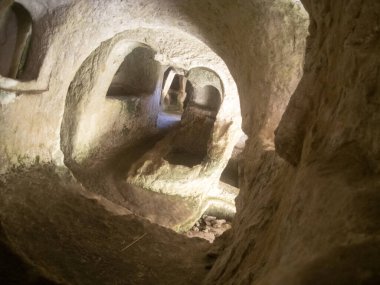 Palazzolo Acreide Latomie Taş ocakları Sicilya 'daki eski Roma mezarları.