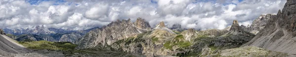 Три Вершины Lavaredo Dolomites Горы Панорамный Пейзаж Летом — стоковое фото