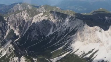 Dolomitlerle helikopter turu.