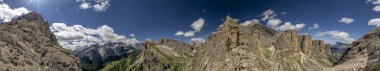 Sassongher Dağı 'ndan dolomitler 360 derece manzara