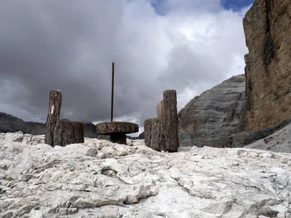 Tofane Dolomitlerin Tepesinde Masa Sandalyeler — Stok fotoğraf