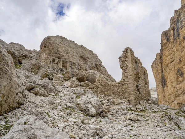 Opuszczony Schronisko Tofane Dolomity Góry Panorama Krajobraz — Zdjęcie stockowe