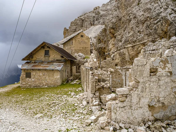 Abandoned Shelter Tofane Dolomites Mountains Panorama Landscape — Stock Photo, Image