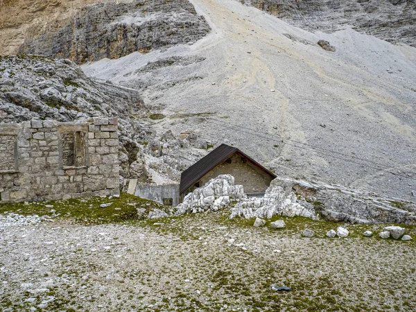 Verlaten Schuilplaats Tofane Dolomieten Bergen Panorama Landschap — Stockfoto