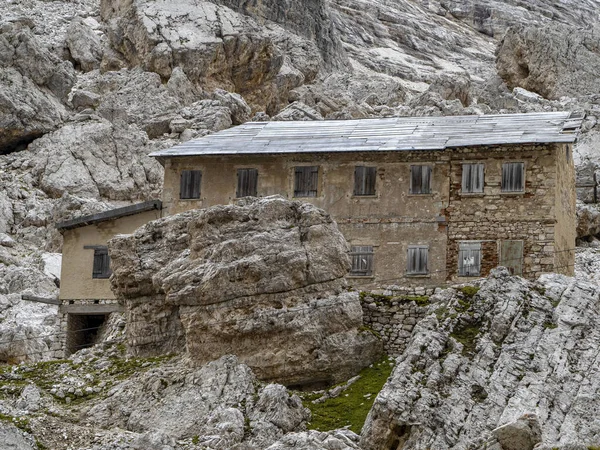 Abandoned Shelter Tofane Dolomites Mountains Panorama Landscape — Stock Photo, Image