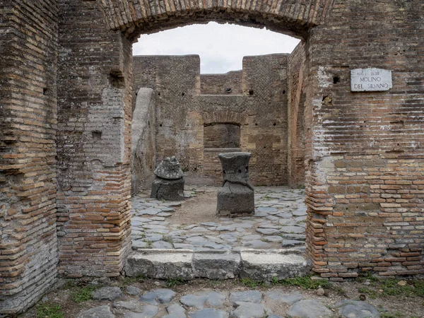 Silvanus Değirmeni Eski Ostia Arkeolojik Alan Harabeleri — Stok fotoğraf
