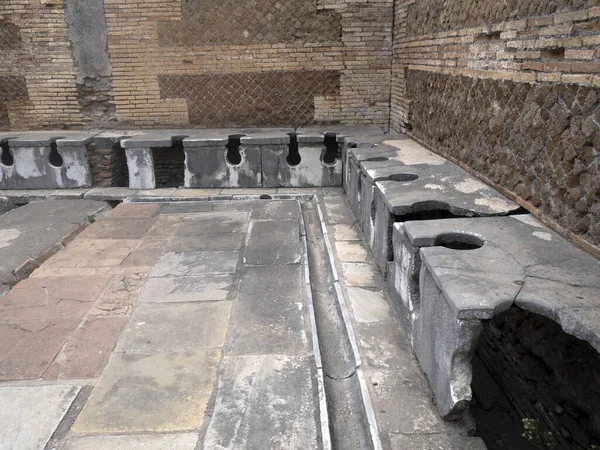 Offentlig Toalett Gamla Antika Ostia Arkeologiska Plats Ruiner — Stockfoto