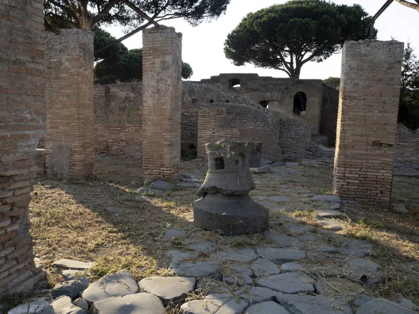 Molino Harina Silvanus Antiguas Ruinas Sitio Arqueológico Ostia —  Fotos de Stock