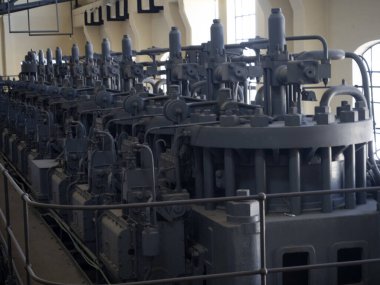 Elektrik santralinin içinde.