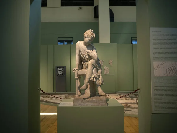 Doncella Sentada Antiguo Detalle Estatua Mármol Romano Museo Roma Montemartini — Foto de Stock