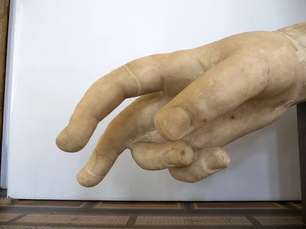 손으로 대리석 조각상의 이로마 마르티 박물관에 — 스톡 사진