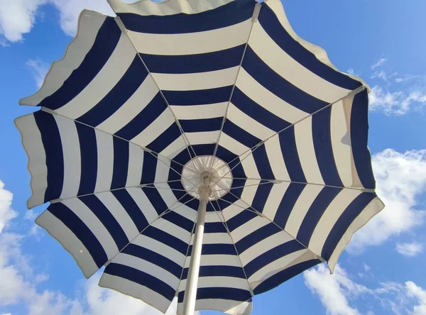 Praia Guarda Sol Detalhe Azul Branco — Fotografia de Stock