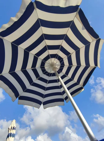 Praia Guarda Sol Detalhe Azul Branco — Fotografia de Stock