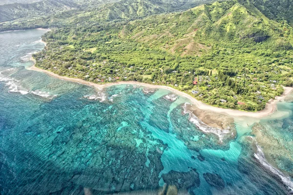 Kauai się napali wybrzeże widok z lotu ptaka — Zdjęcie stockowe