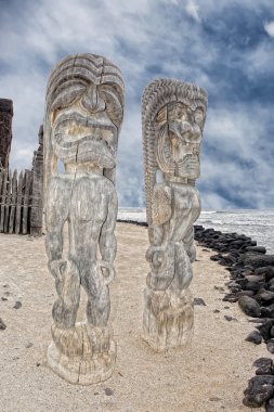 Hawaii tiki ahşap heykel