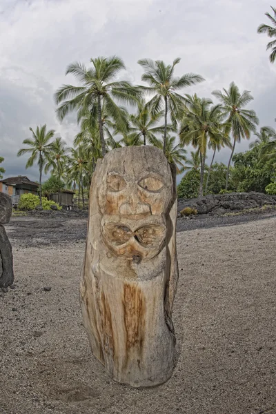 Hawaii Tiki statuie de lemn — Fotografie, imagine de stoc