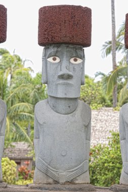 Paskalya Adası moai
